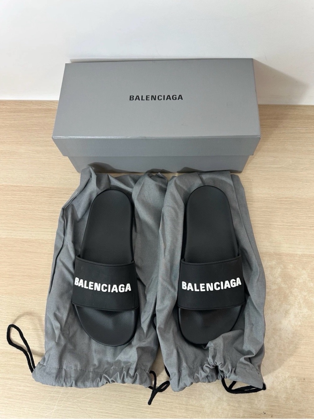 Balenciaga Logo Sport Slide (Women)
Size 5 US / 35 EU BLACK/WHITE BNWT